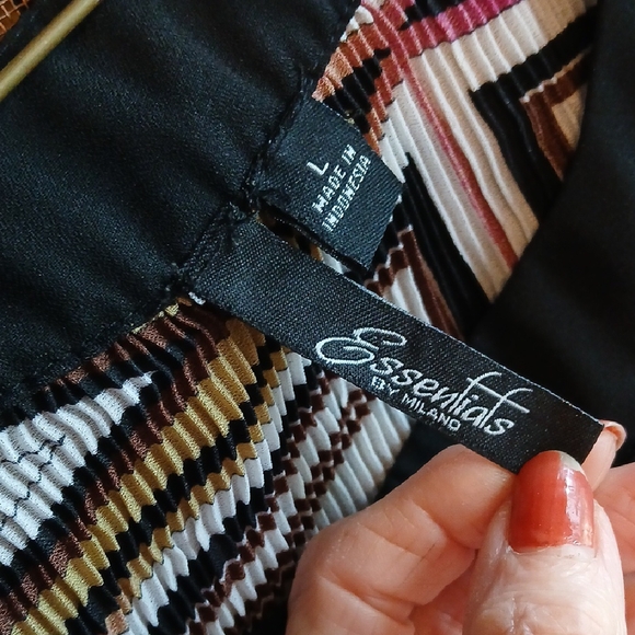 Essentials Multicolor Pleated Top - Picture 2 of 5